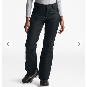 Woman’s Northface Snowpants